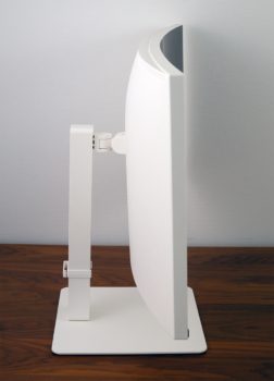 Display mit maximaler Neigung nach vorn