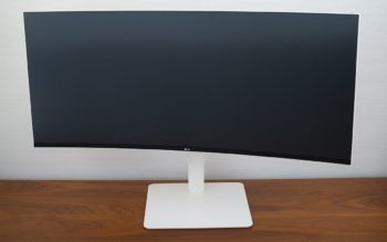 Display mit maximaler Drehung nach links