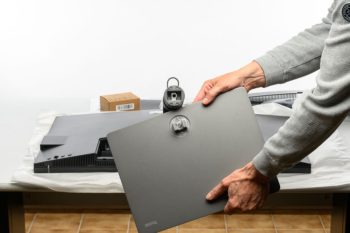 Montage des Monitorstandbeins (Arm und Fuß)
