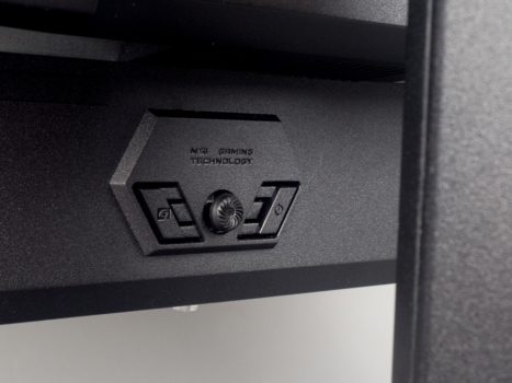 5-Wege-Joystick und zwei Tasten bilden die Bedieneinheit
