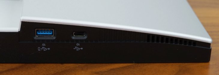 Zwei weitere gut zugängliche USB-Ports auf der Rahmenunterseite