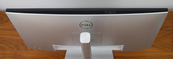 Dell-Logo und Lüftungsschlitze auf der Displaygehäuserückseite