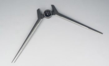 Basis (Monitorfuß) besteht komplett aus Metall