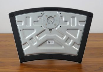 Dell U3425WE: Standfuß von unten