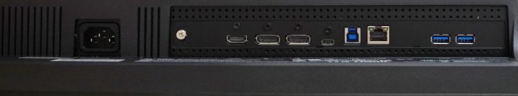 Zahlreiche Anschlüsse des Sharp EA272Q