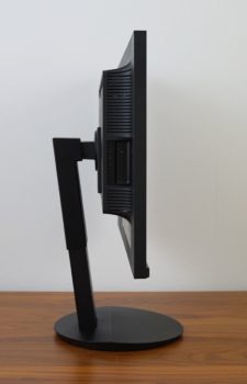 Display mit maximaler Neigung nach vorn