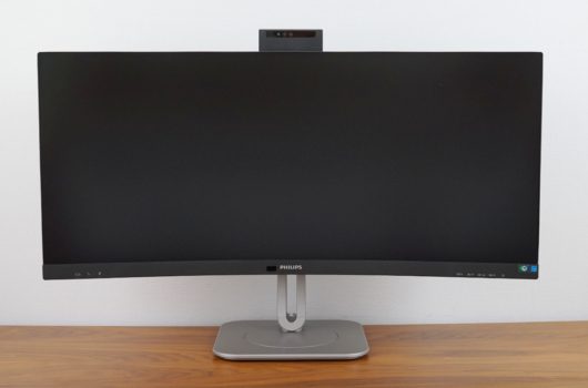 Philips 34B2U6603CH mit ausgefahrener Webcam