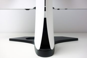 Monitorstandbein: Öffnung für Kabel (hinten)