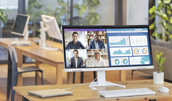 Der EIZO FlexScan EV3450XC ermöglicht einen aufgeräumten Schreibtisch (Bild: EIZO)