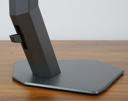 Kabelmanagement per Klemmvorrichtung am Monitorarm