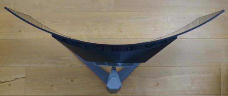 Krümmung von 800 R und Lüftungsschlitze im oberen Bereich