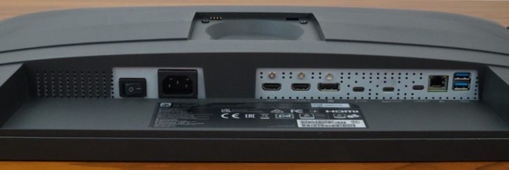 Zahlreiche Anschlüsse des Philips 27B2U6903
