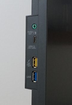 Weitere Anschlüsse seitlich links am Displayrahmen