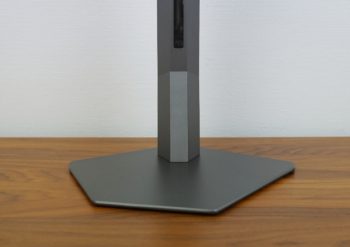 Asymmetrischer Monitorstandfuß