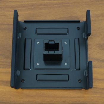 AOC AG326UD: VESA-Adapter mit Montagevorrichtung