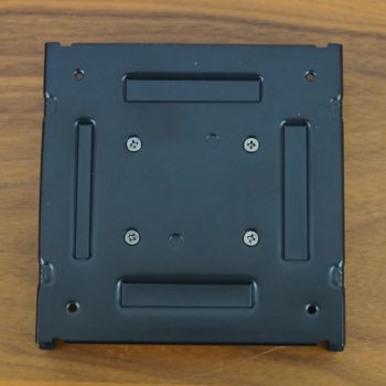 AOC AG326UD: VESA-Adapter mit 100-x-100-Bohrungen