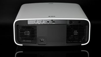 JVC DLA-NZ500 Ansicht hinten