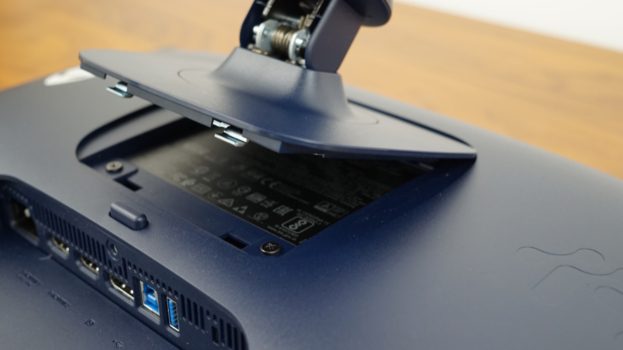 Verbindung von Monitorstandbein und Display