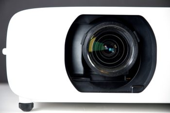 Manuelles Objektiv mit Zoom- und Fokusreglern