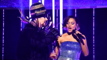 Screenshot: Boy George und Ariane DeBose mit Electric Energy
