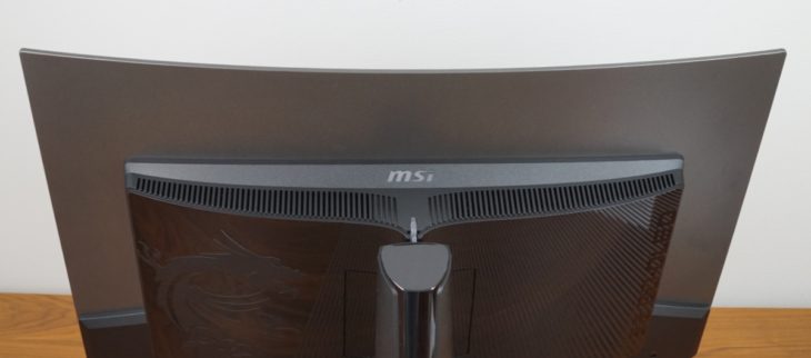 MSI MPG 321CURXDE QD-OLED Rückseite mit Lüftungsöffnungen