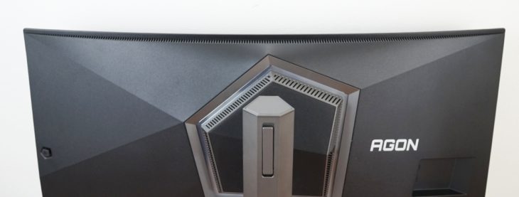AOC AG346UCD: Agon-Logo und Lüftungsschlitze am oberen Rand
