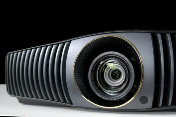 Das Zoomobjektiv ist komplett motorisch steuerbar