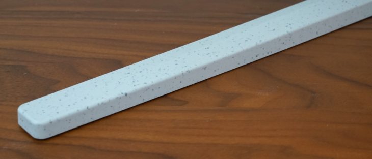 Gesprenkelte Oberfläche des Standfußes