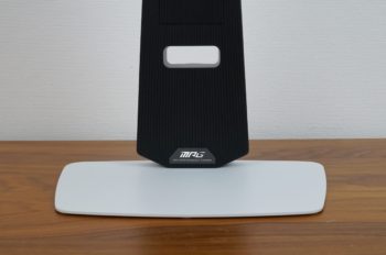 Standbein mit einer Öffnung für Kabel