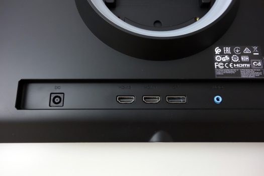 Sparsames Schnittstellenangebot, aber das Wichtigste ist vorhanden