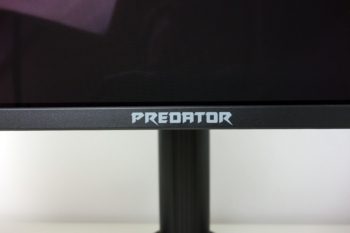 Predator-Schriftzug auf der Displayvorderseite