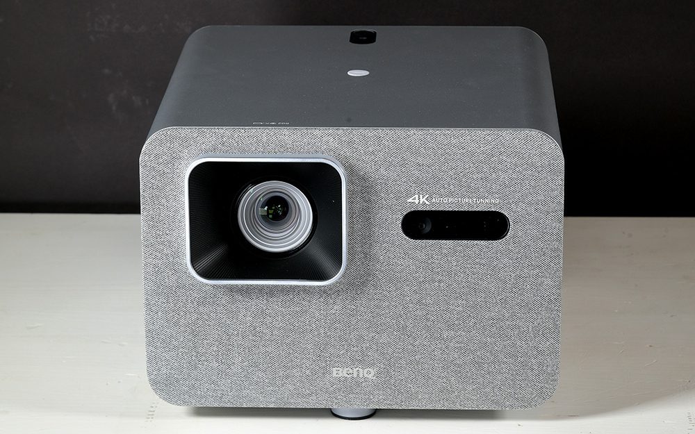 Test BenQ TK705STi: Flüsterleiser 4K-Projektor mit HDR und Google TV BenQ TK705Sti