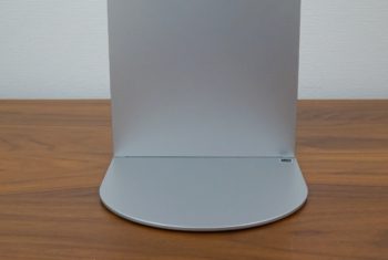 LG 32U990A Standbein von vorn