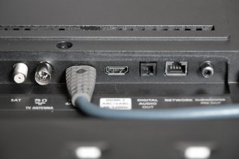 Montage: Anschluss HDMI-Kabel