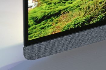 Ansicht: Schmaler Rahmen mit flachem Sound-Riegel