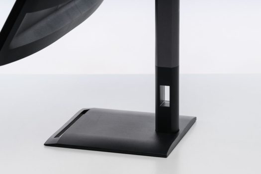 Kabelführung im Monitorstandbein