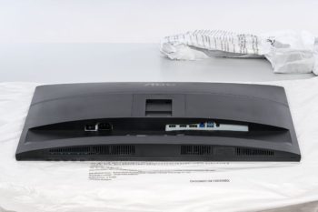 Montage des Standbeins am Display