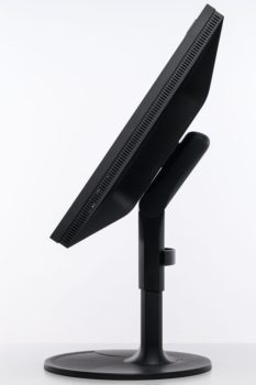 EIZO CG3100X Ansicht seitlich mit maximalem Neigungswinkel nach hinten