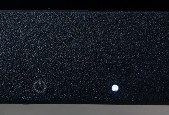 Etwa stecknadelkopfgro&szlig;e Betriebsanzeige