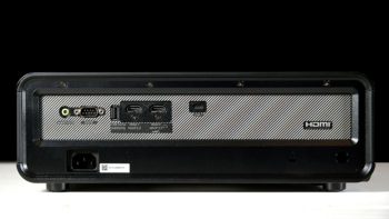 Beamer R&uuml;ckseite mit Anschl&uuml;ssen 