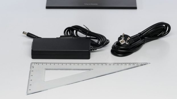 Auch das externe Netzteil wird im normalen Betrieb kaum handwarm