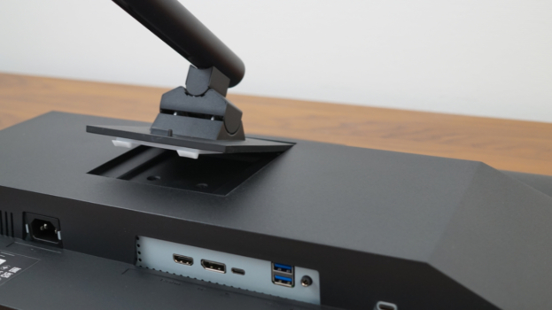 Montage des Standbeins am Display