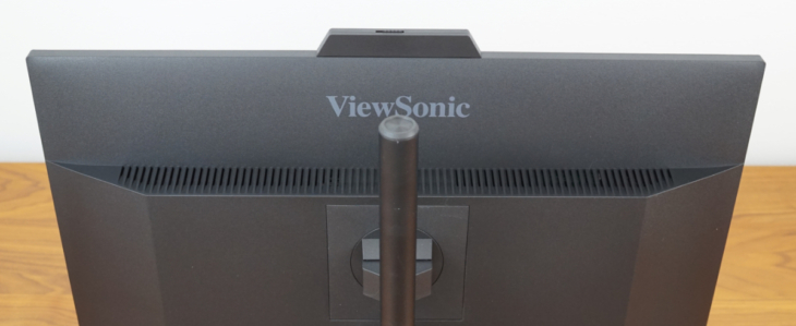 Aufgedrucktes ViewSonic-Logo und L&uuml;ftungsschlitze im oberen Bereich des Erkers