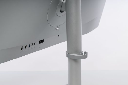 Kabelf&uuml;hrung am Monitorarm