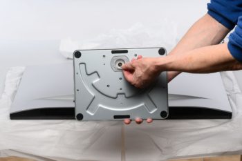 Fixierung von Fu&szlig; und Arm mit Fl&uuml;gelschraube