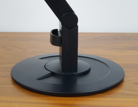 Neigegelenk im Monitorstandbein