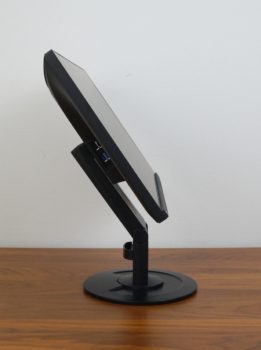 Display Ansicht seitlich mit maximalem Neigungswinkel nach hinten