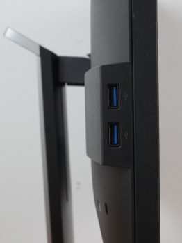 Seitliche Anschl&uuml;sse des ViewSonic VG2748A-2K