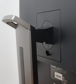 Gelenk des Monitors und Griff am Standbein