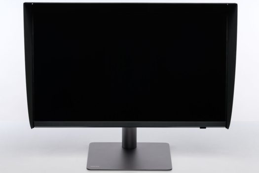 Ansicht von vorn mit montierter Lichtschutzblende